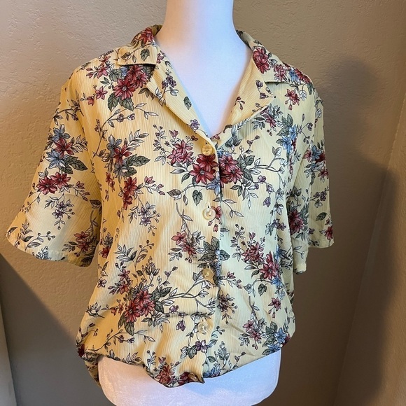 Cute Vintage Floral Button Up - Picture 1 of 6